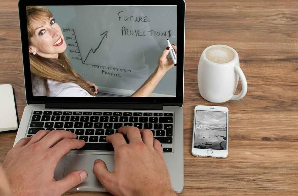 Make money blogging by selling online course